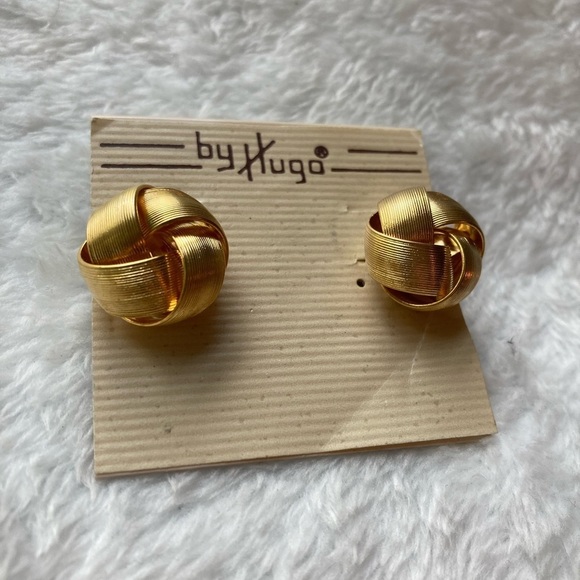 By Hugo‎ Knotted Design Earrings - Picture 5 of 6